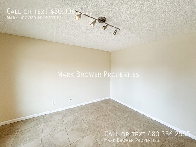 Building Photo - 4022 S Grandview Ave