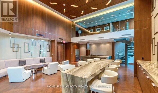 Photo du bâtiment - 215 Sherway Gardens Rd