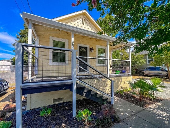 Building Photo - Charming Downtown Napa Cottage with Large Fenced Yard & Ample Parking