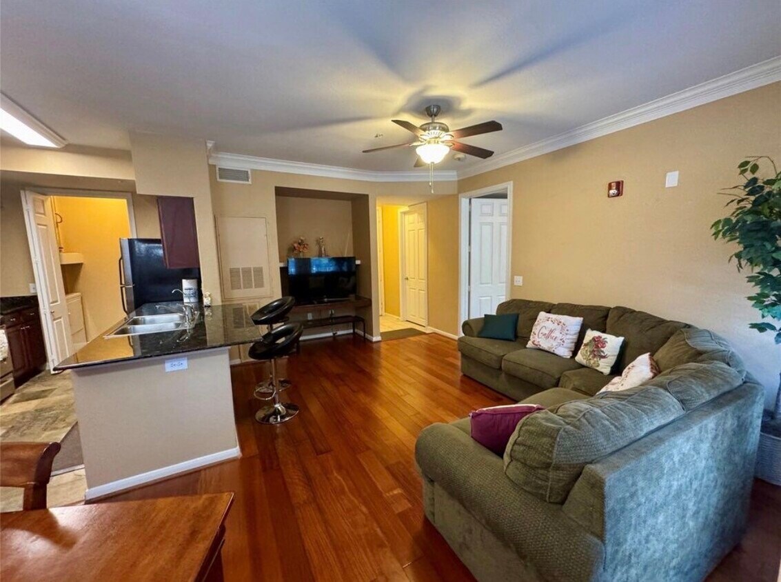 Building Photo - 7575 Kirby Dr
