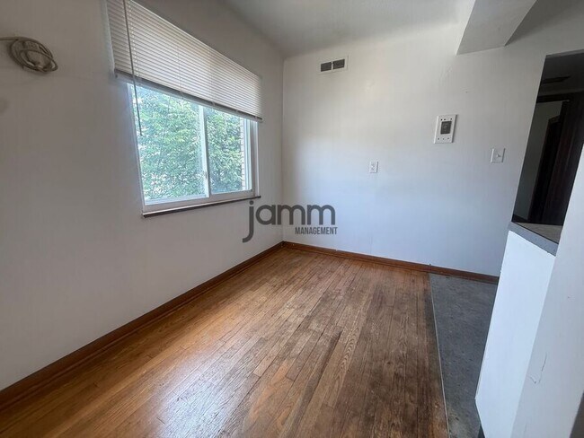 Foto del edificio - 4201 Rocky River Dr