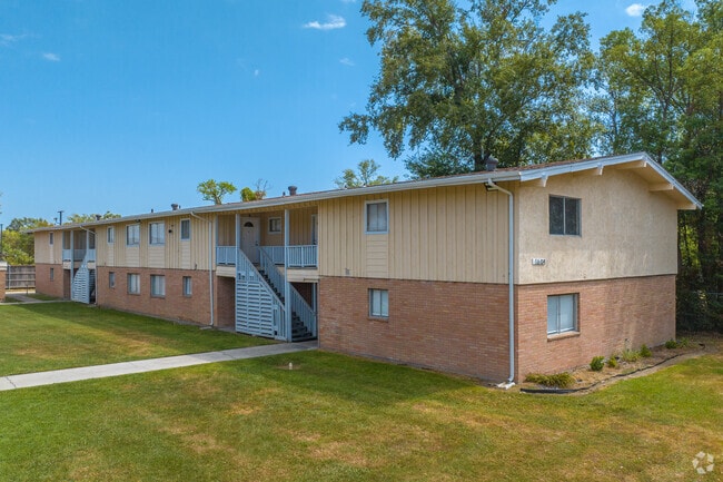 Building Photo - Riverbend