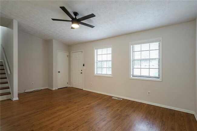 Building Photo - 2423 Falcon Ct