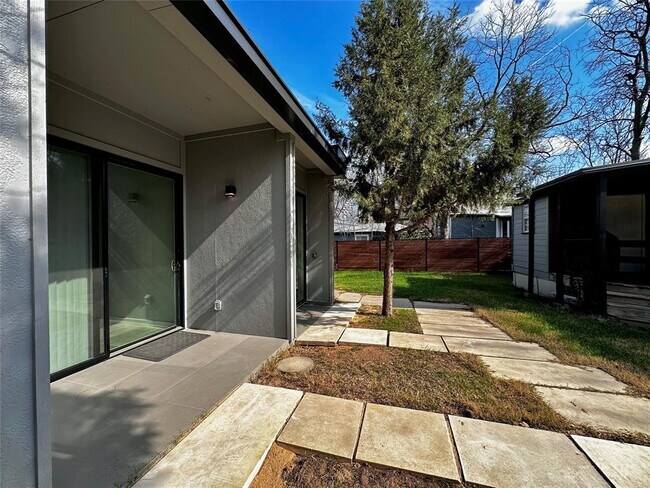 Foto del edificio - 914 E 39th St