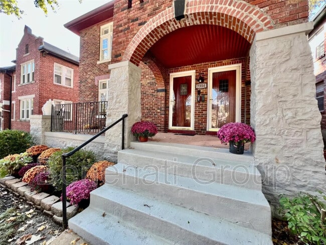 Building Photo - 7354 Amherst Ave