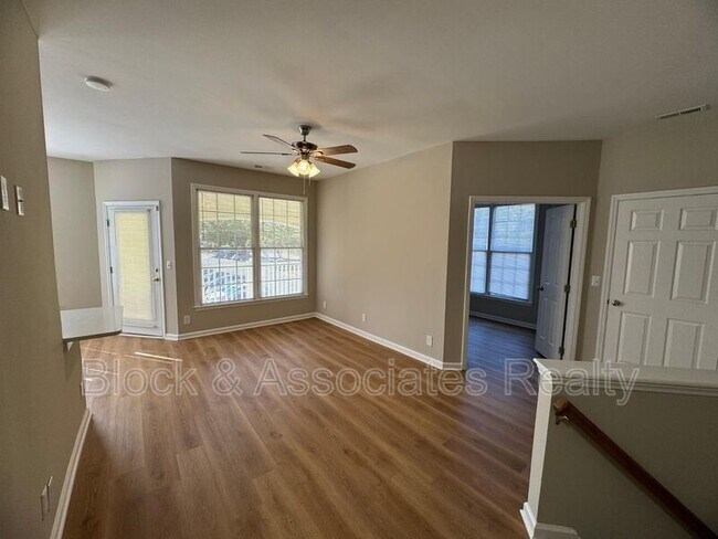 Building Photo - 1121 Kudrow Ln