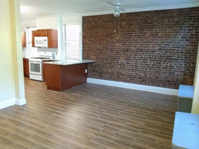 Foto del edificio - No broker fee. Pets Welcome. Free Parking.