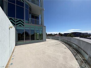 Building Photo - 360 E Desert Inn Rd