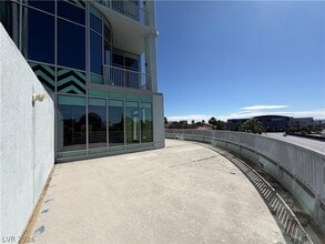 Building Photo - 360 E Desert Inn Rd