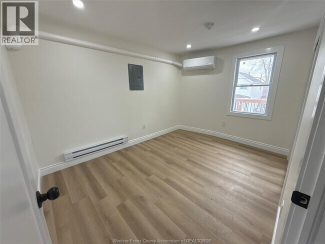 Photo du bâtiment - 786 Chatham St E