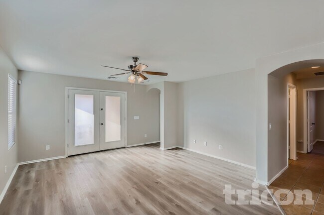 Foto del edificio - 25841 W Valley View Dr