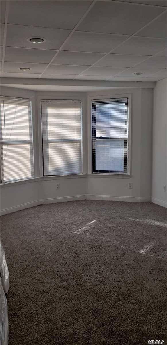 Foto del edificio - 180 Deer Park Ave