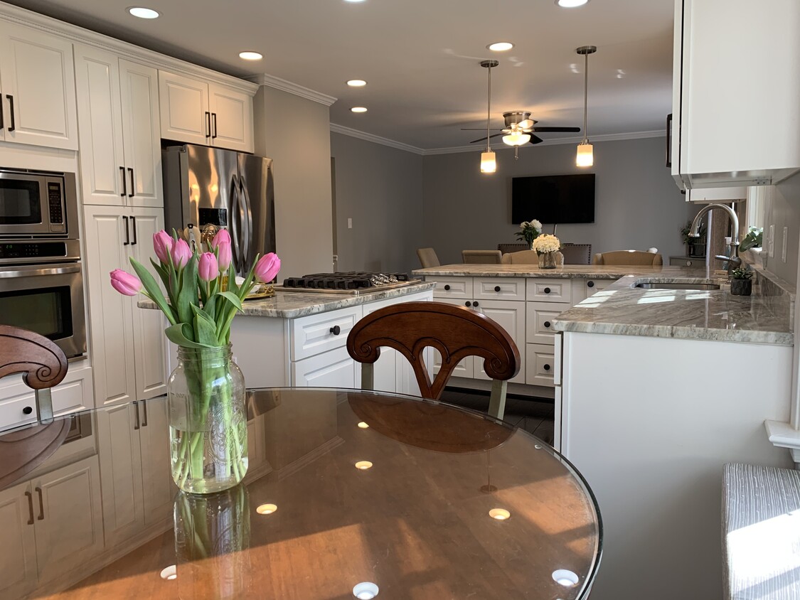 Kitchen - 3436A Holly Rd