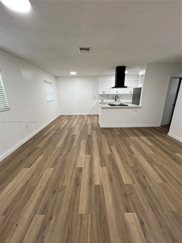 Foto principal - 2520 NE 205th St