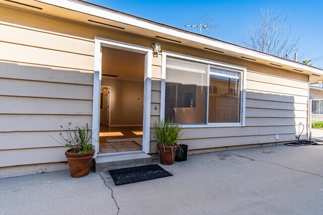 Foto del edificio - 3865 Edenhurst Ave