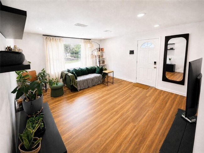 Foto del edificio - 2494 Baker Rd NW