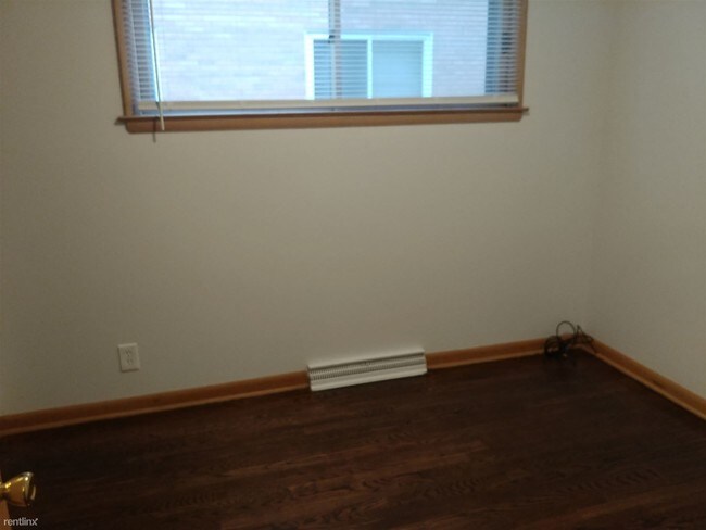 Building Photo - 3 br, 1 bath  - 3239 S 76th St Apt 1