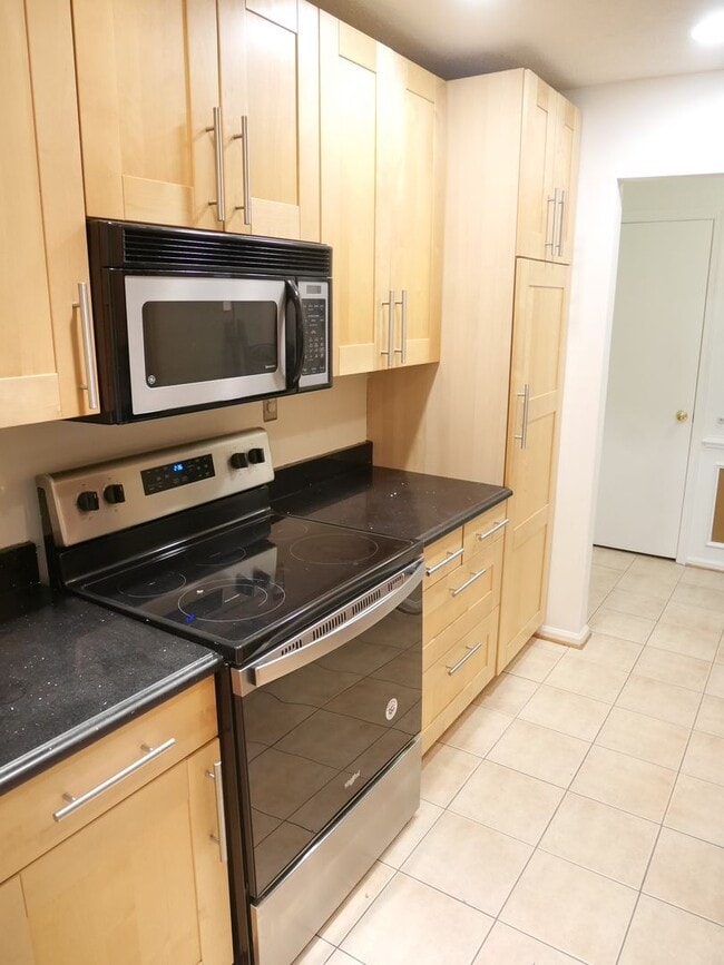 Building Photo - Charming Condo in Gaithersburg, MD