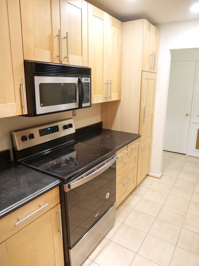 Foto del edificio - Charming Condo in Gaithersburg, MD