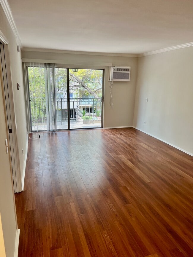 Building Photo - 320 S Clark Dr