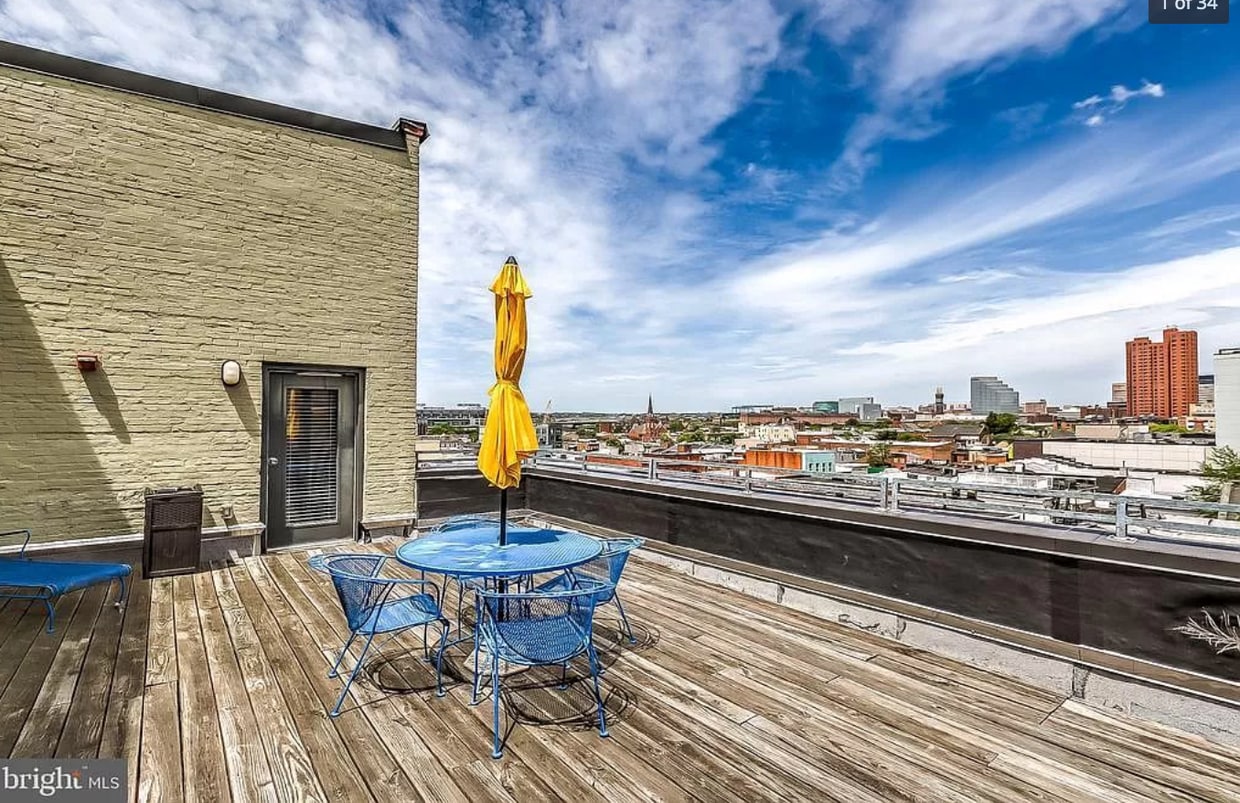 Private deck with downtown views - 1211 Light St