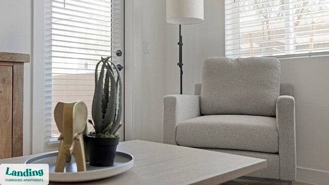 Foto del edificio - 255 N Camino Mercado