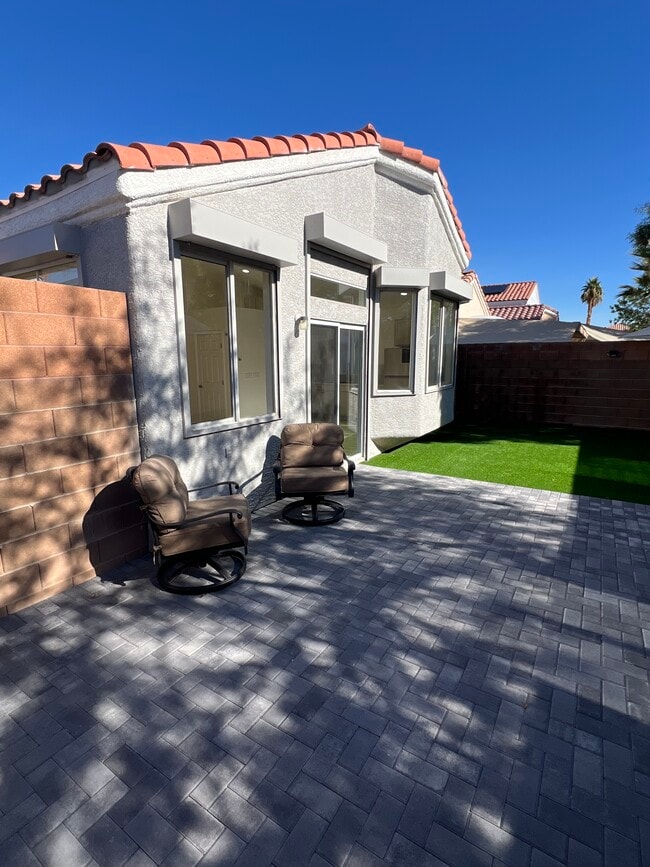 Building Photo - 2493 W Richmar Ave