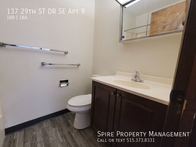 Building Photo - 1 Bedroom Near Walgreens (29th St Dr SE)