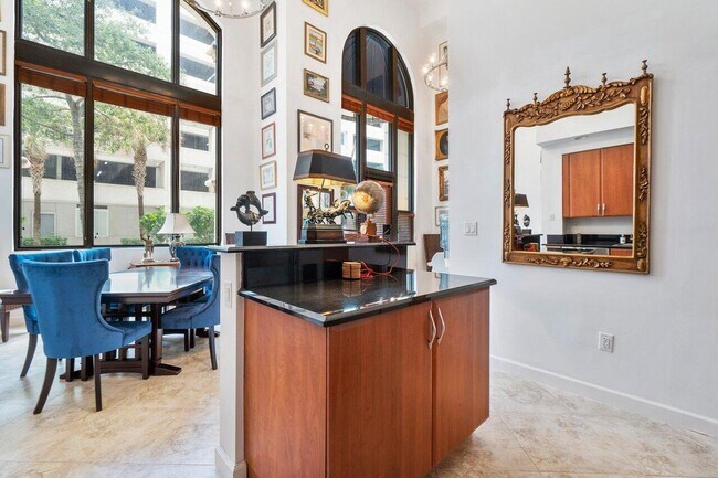 Foto del edificio - 801 S Olive Ave