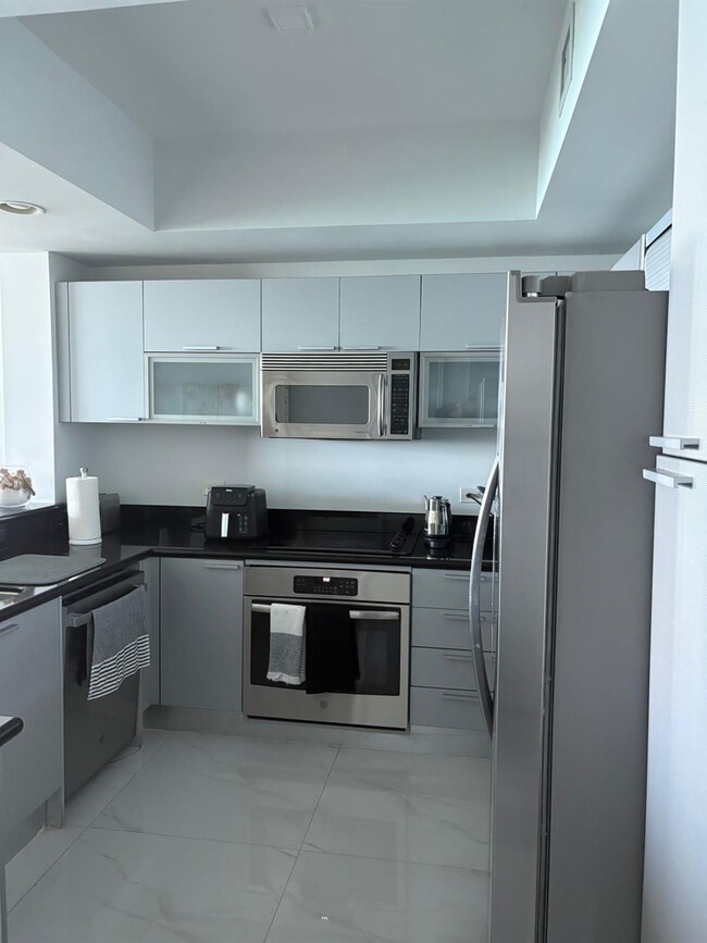 Foto del edificio - 2650 Lake Shore Dr