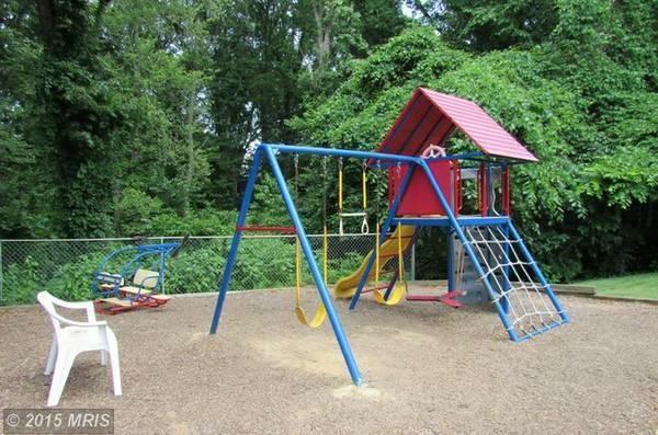 Building Photo - 3814 Lyndhurst Dr