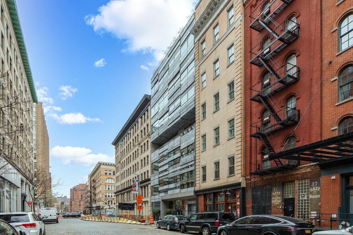 Primary Photo - 33 Vestry Condominium