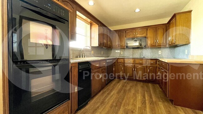 Foto del edificio - 10 Cypress Ct