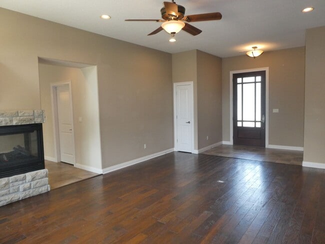 Building Photo - Beautiful Home in Thornbrook