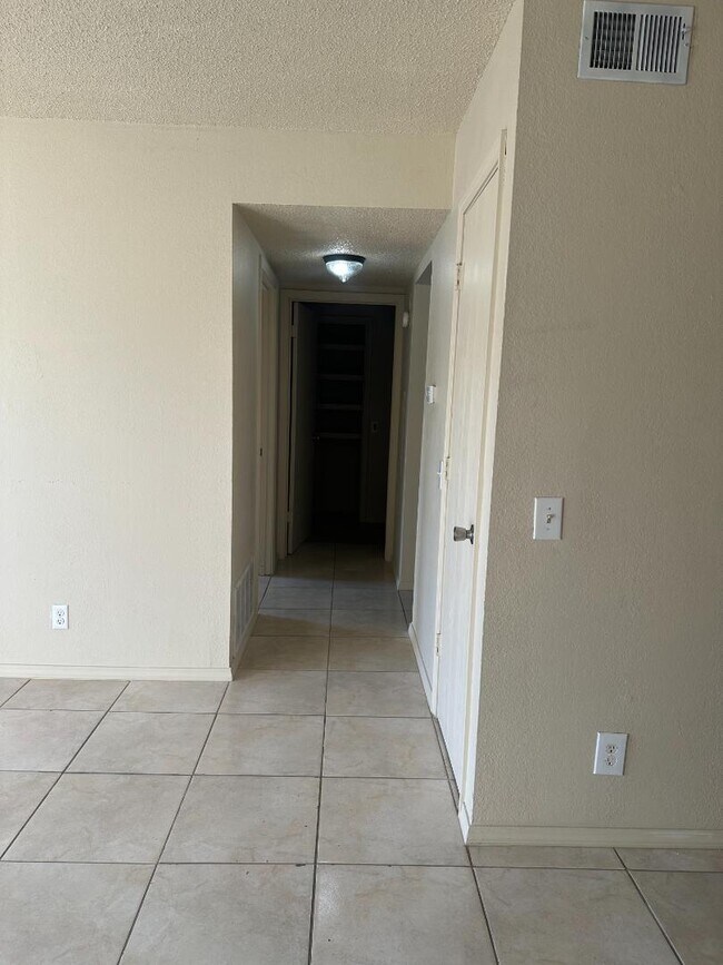 Foto del edificio - 121 Fairway Ave