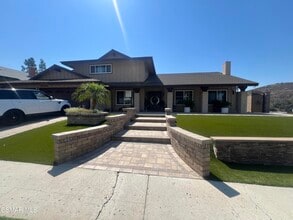 Building Photo - 334 W Avenida De Las Flores