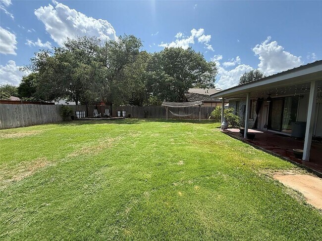 Foto del edificio - Charming home with updates!