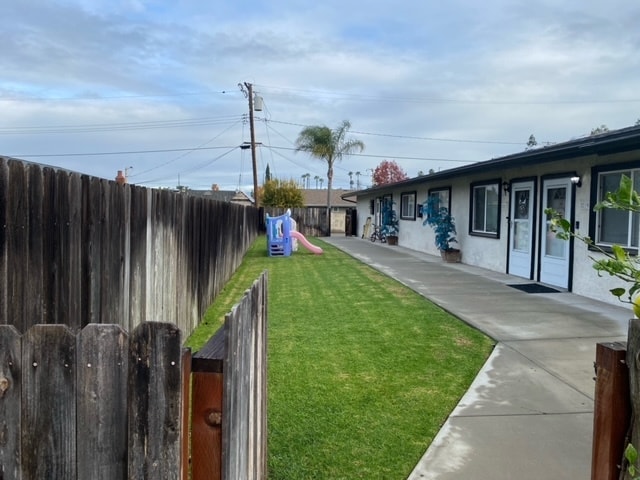 Building Photo - 219 Turf Dr