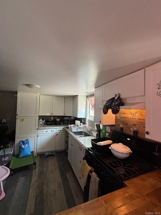 Building Photo - 16 Bellport St