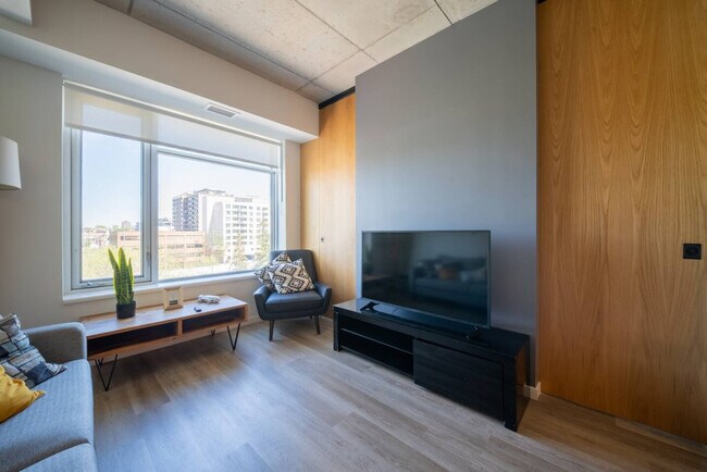 Photo du bâtiment - 18 Hamilton Ave N