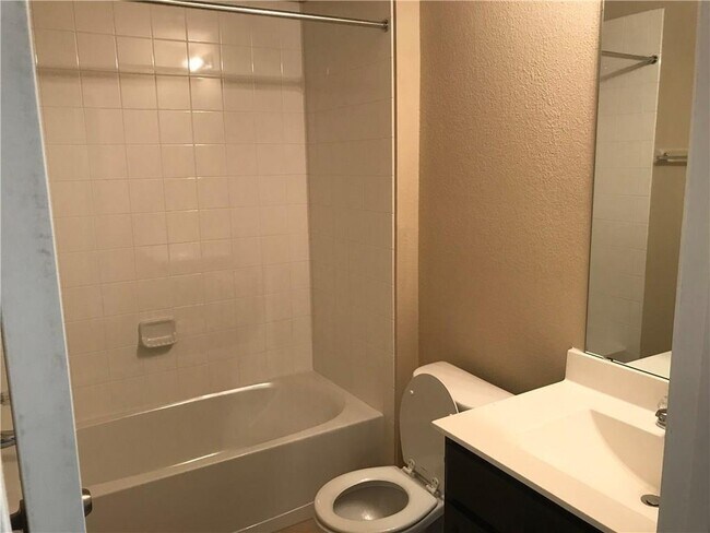 Foto del edificio - 6000 Montrelia Dr
