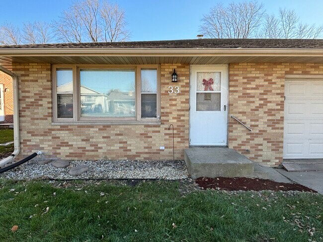 Building Photo - 33 W Klubertanz Dr