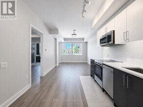 Building Photo - 664 Spadina Ave.