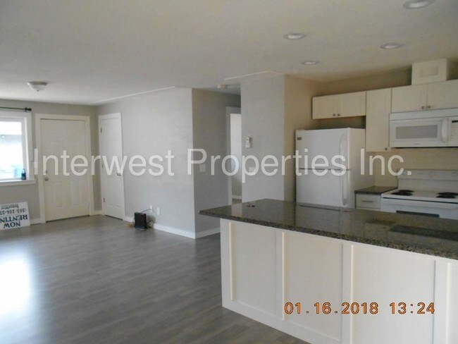 Foto del edificio - 863 Chemawa Rd N
