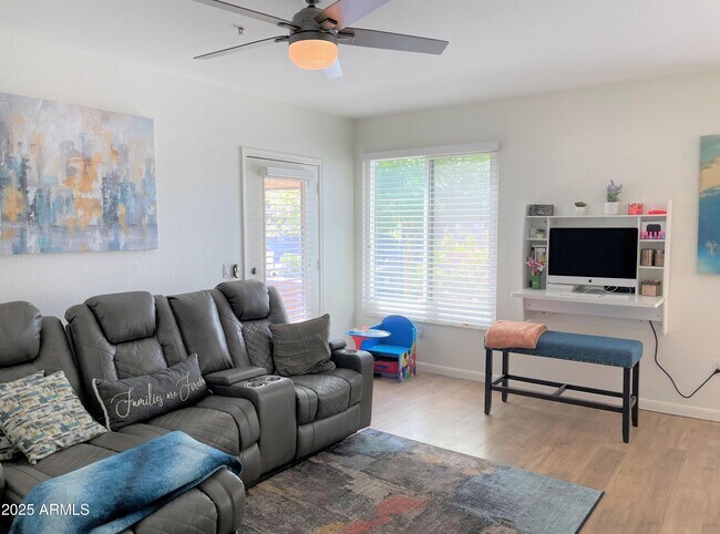 Building Photo - 4925 E Desert Cove Ave