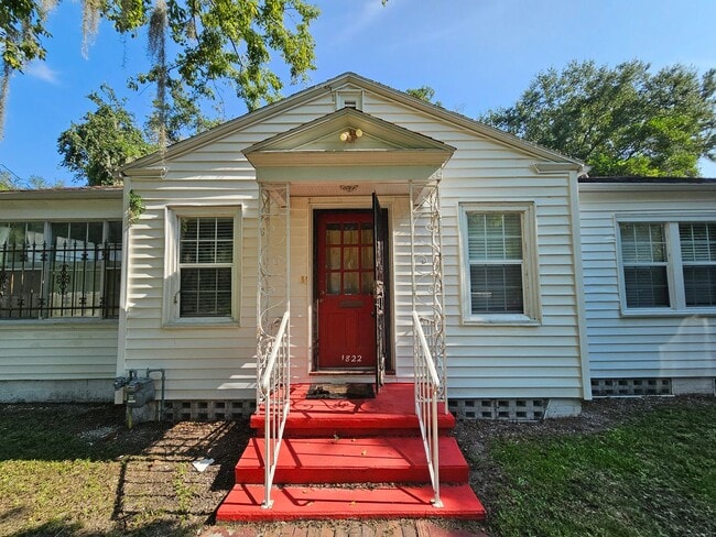 Building Photo - 1822 NW 6th Ave