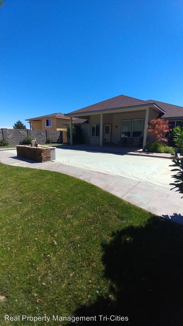 Building Photo - 4 br, 2 bath House - 614 Huntington Pl