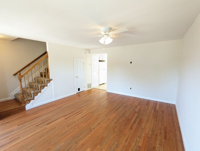 Foto del edificio - Charming two level townhouse in establishe...