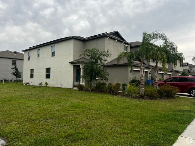 Building Photo - 718 Royal Empress Dr