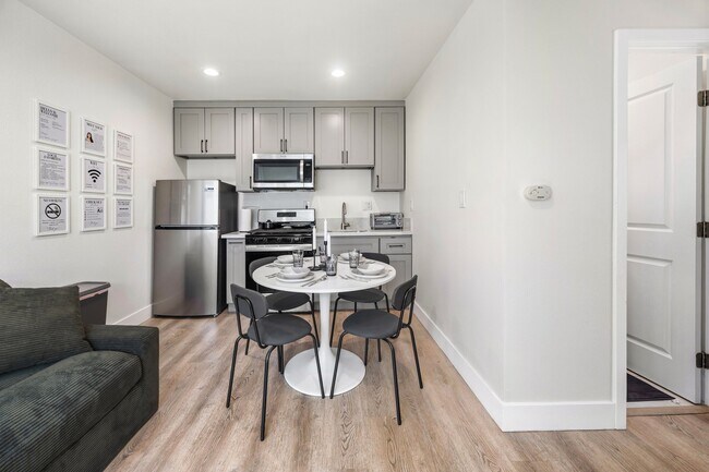 Foto del edificio - 10041 Crosby Ave